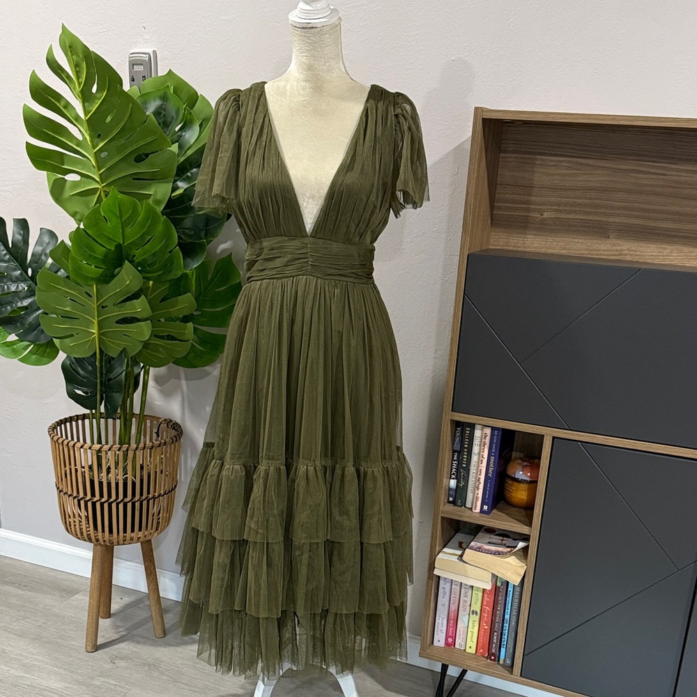nwt // Lace & Beads Bridesmaid Madison v neck tulle midi dress in deep olive 12